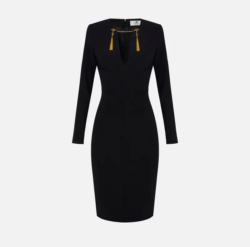 Abito in crêpe leggero con catena gioiello