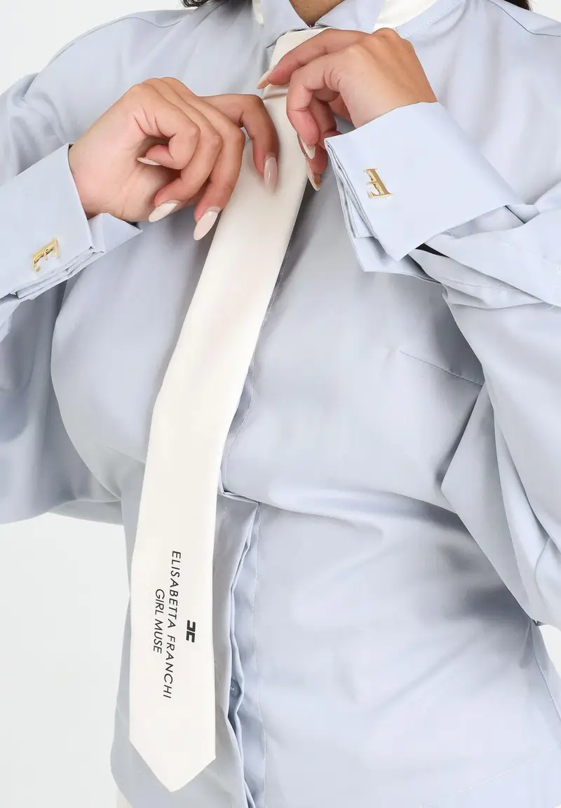 ELISABETTA FRANCHI Camicia a manica lunga celeste da donna con cravatta miniatura 2