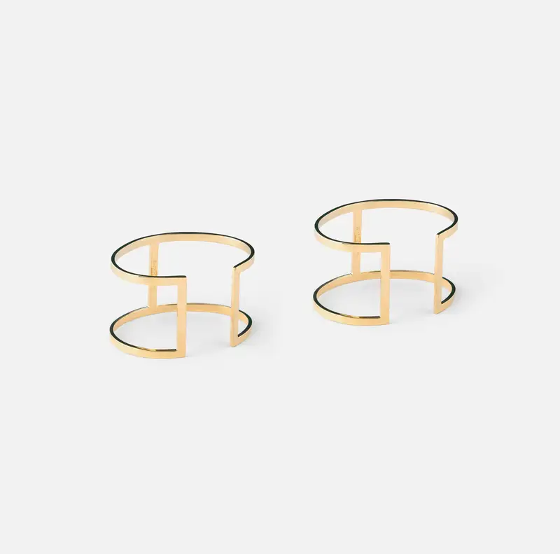 Coppia di bracciali in metallo dorato