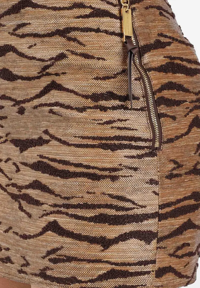 Gonna corta beige da donna in tessuto effetto rafia con stampa tigre miniatura 3