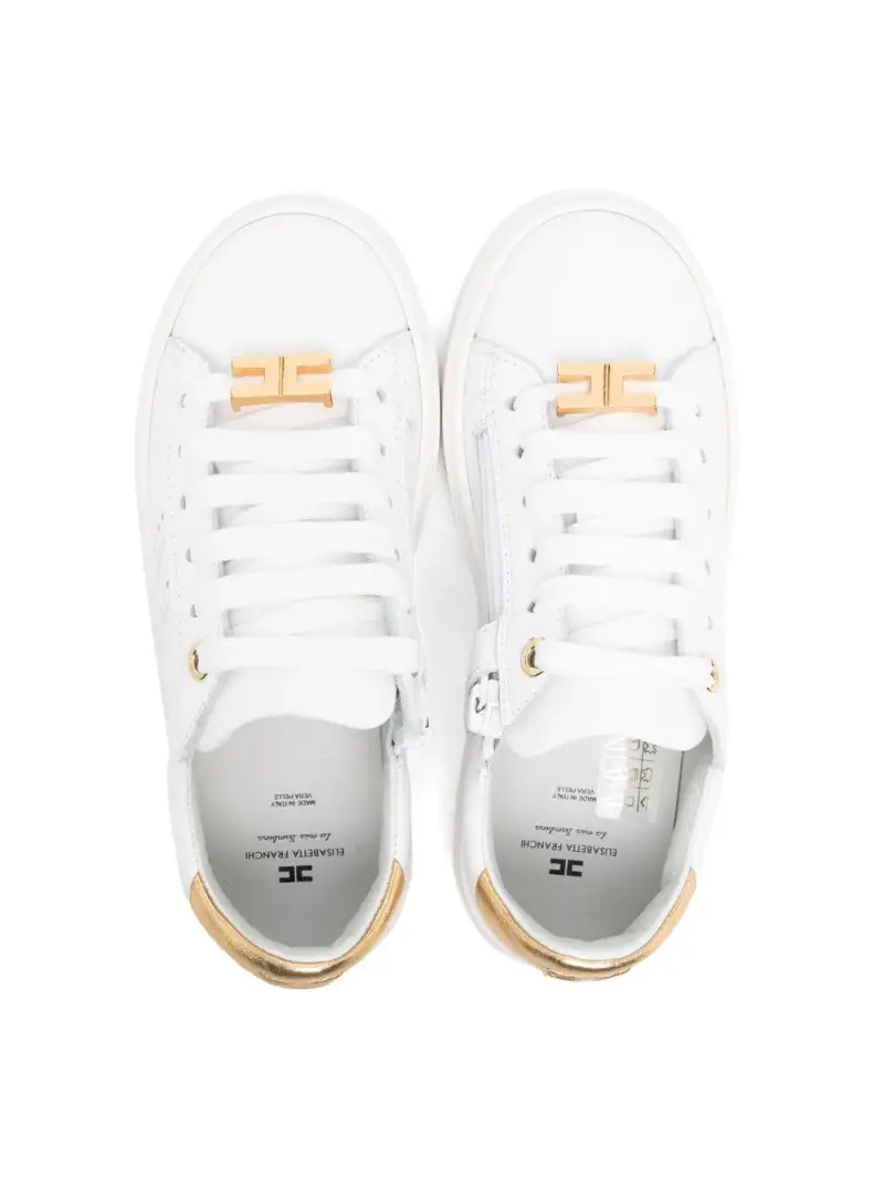 Sneakers bianche dettagli e placca logo oro Bianco miniatura 2