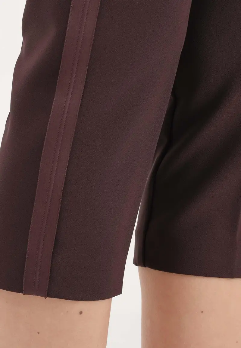 Pantalone Capri marrone da donna miniatura 3