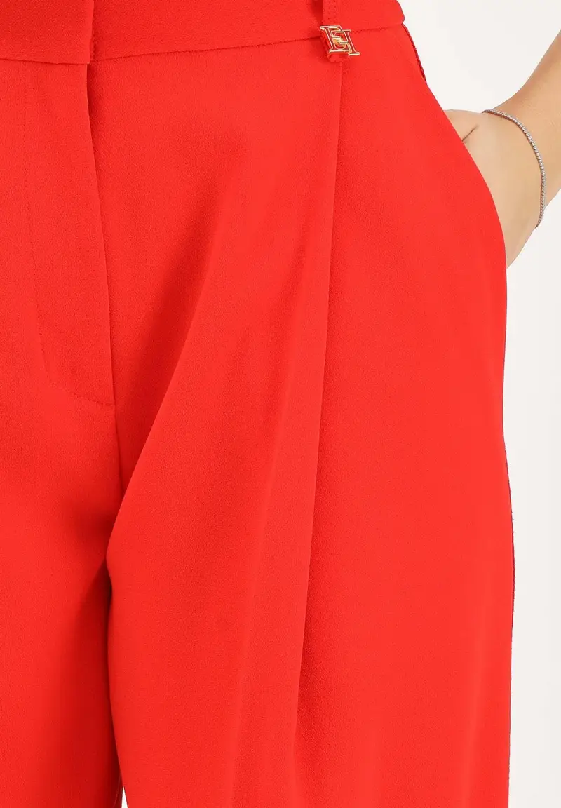 Pantalone elegante rosso da donna con logo charm miniatura 3
