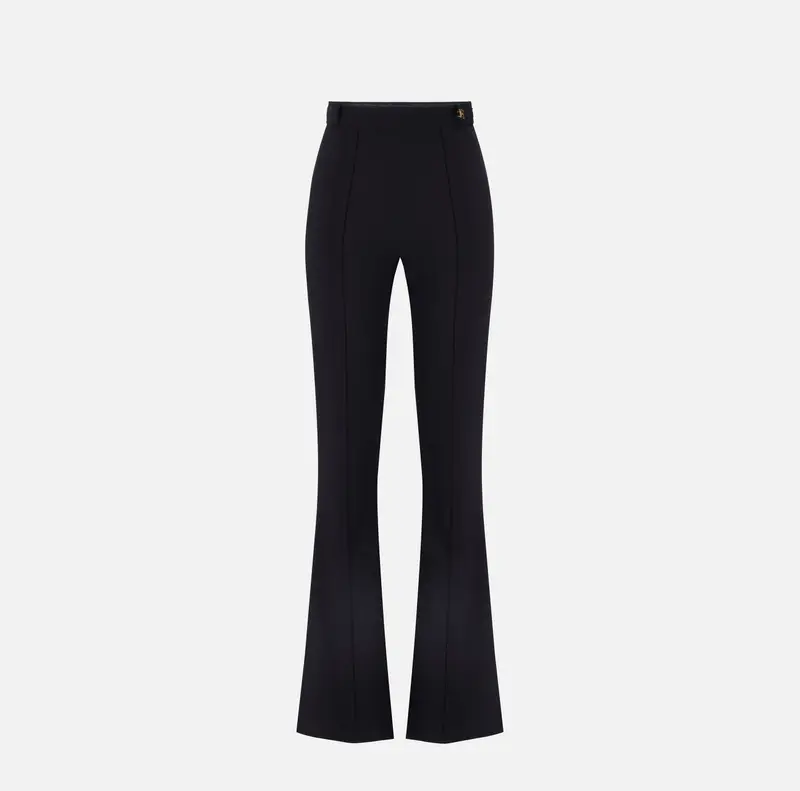 Pantaloni in doppio crêpe stretch con logo charm