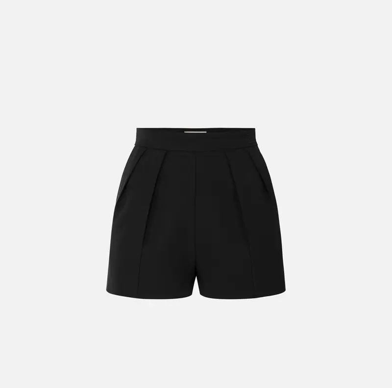 Shorts in crêpe leggero con pinces