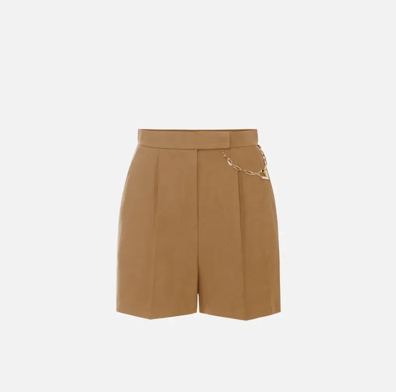 Shorts in gabardina con logo gioiello