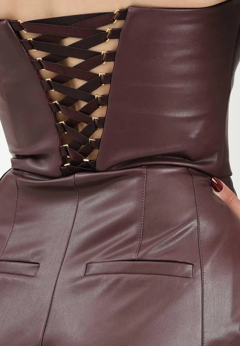 Tuta marrone da donna realizzata in materiale sintetico effetto pelle miniatura 3