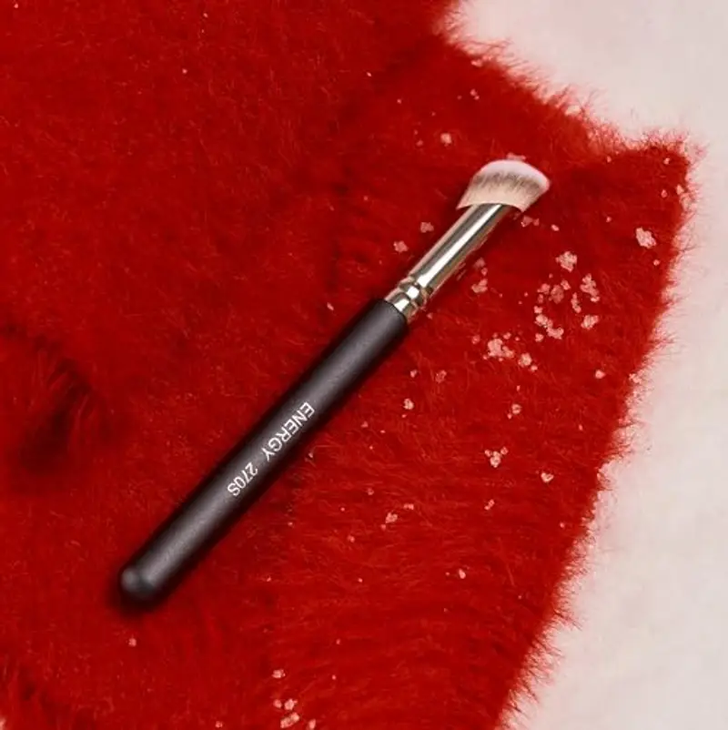 ENERGY Pennello per Correttore con Inclinazione Media per la Zona Sotto gli Occhi, Pennello per Contouring - 270s miniatura 3