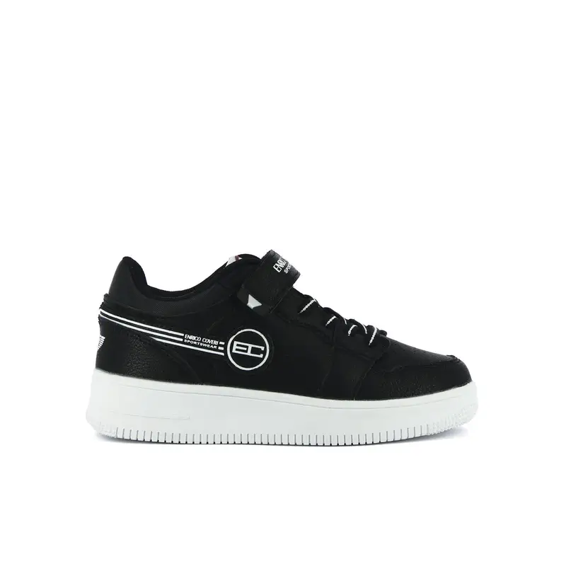Sneakers nere con strappo e logo