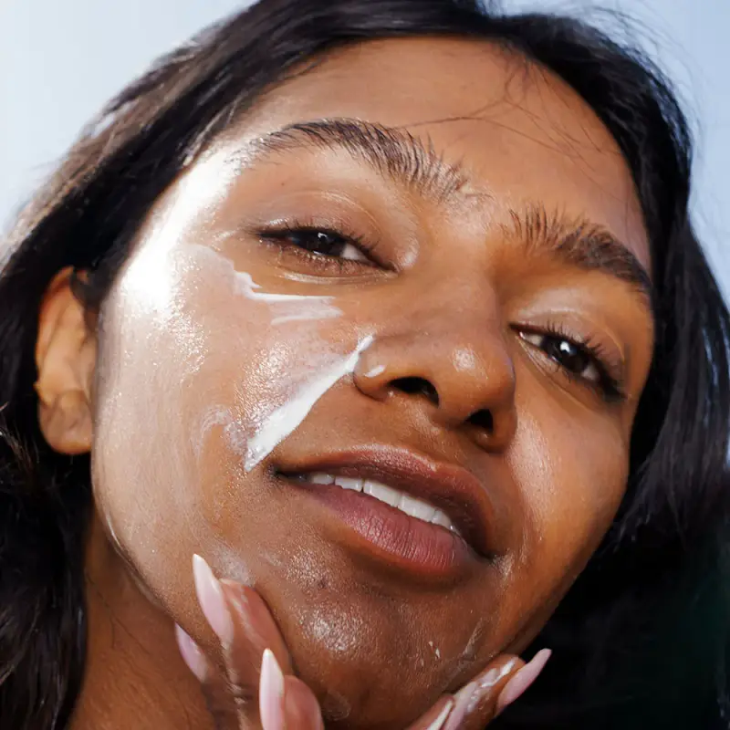 Viso Milky Serum SPF 50 - Protezione solare viso miniatura 3