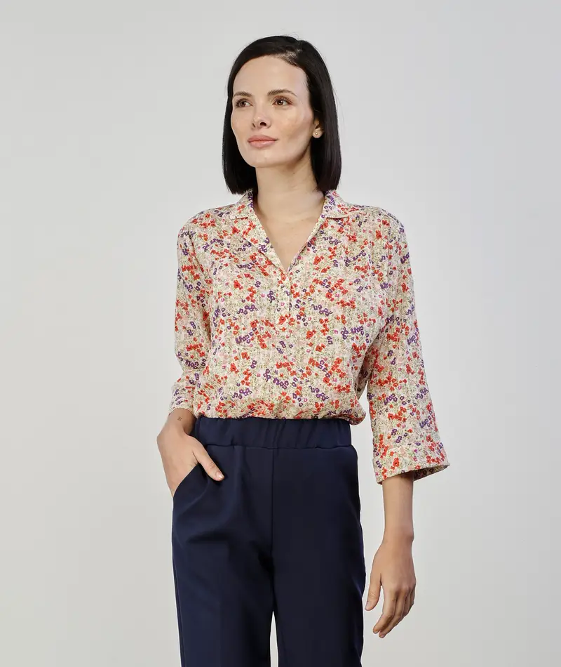 Camicia beige multicolor con scollo a V e maniche a campana