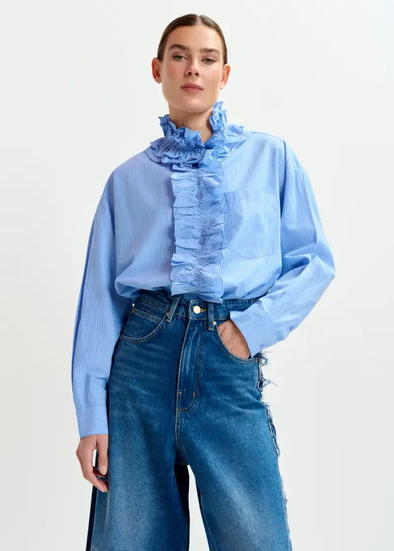 Camicia oversize a righe blu e bianche con volant miniatura 2