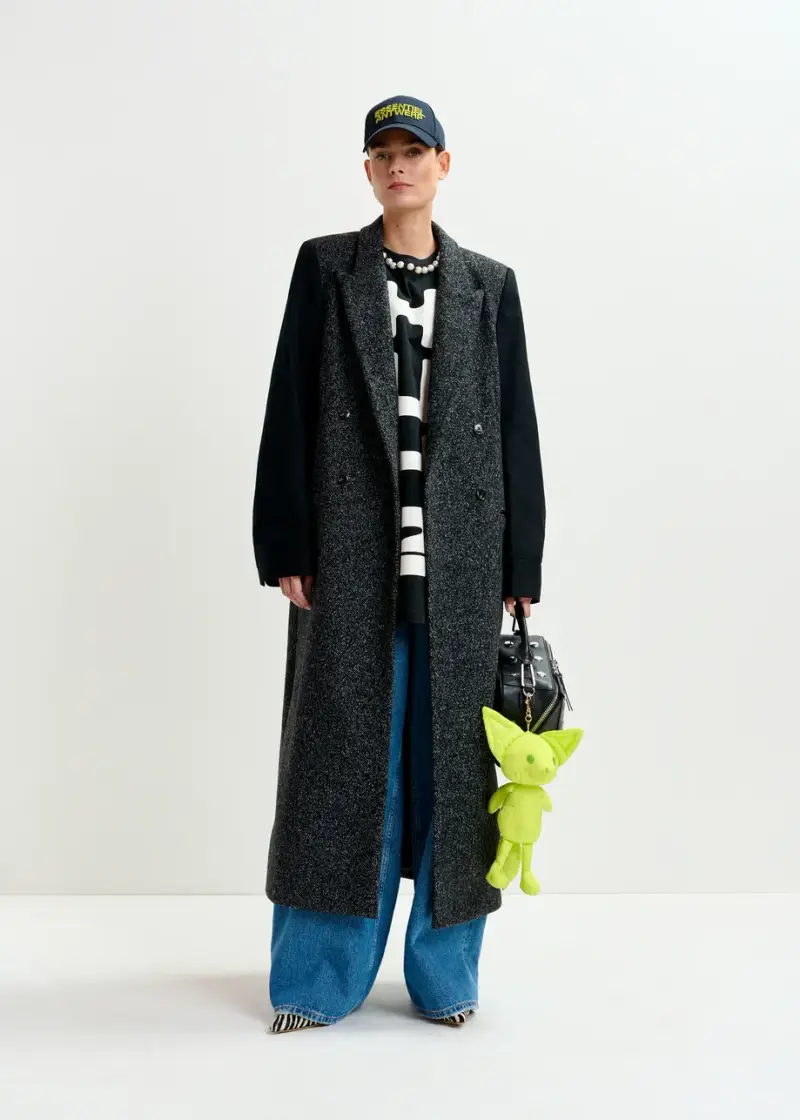 Cappotto doppiopetto lungo grigio con maniche a contrasto nere miniatura 2