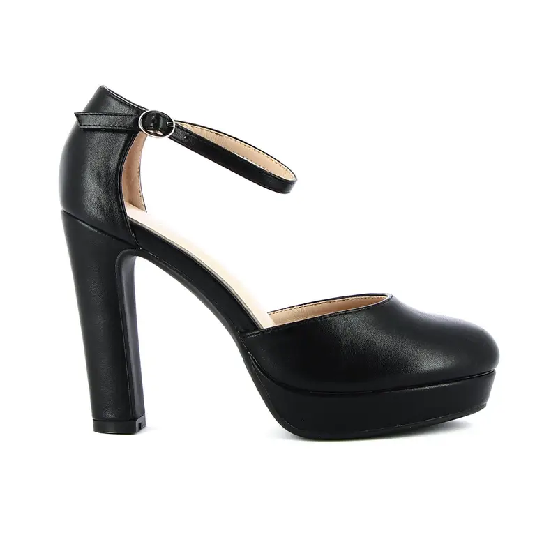 Decolletè nere con tacco alto e plateau