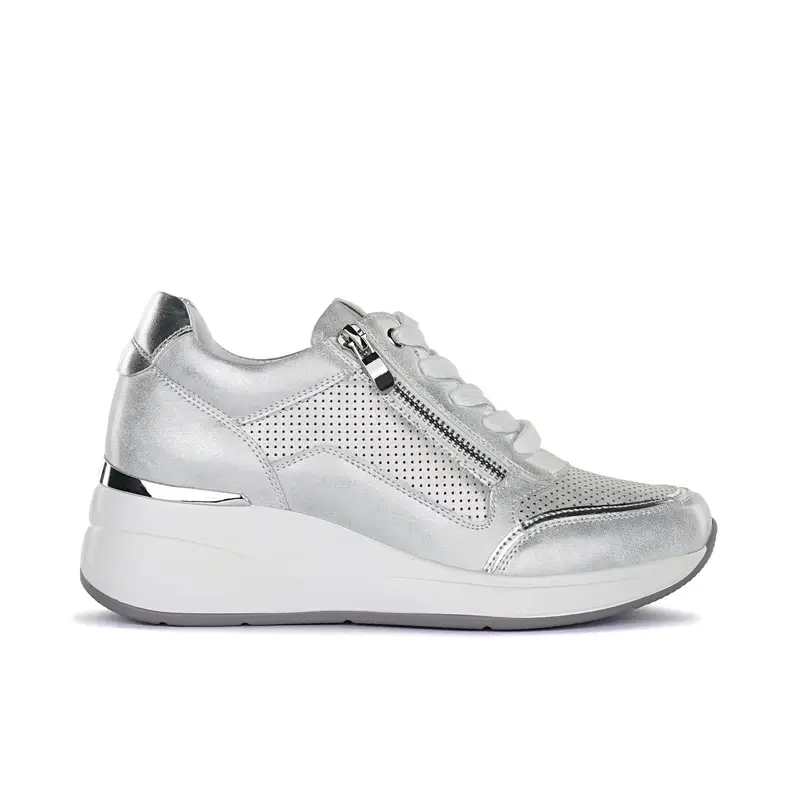 Sneakers argento con zeppa, zip laterali e inserto traforato