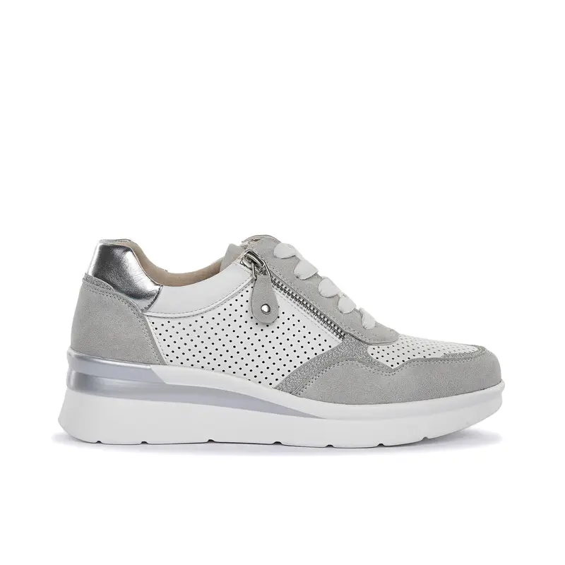Sneakers bianche traforate con lacci e zip