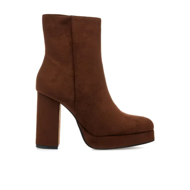 Stivaletti marroni con tacco alto largo e plateau