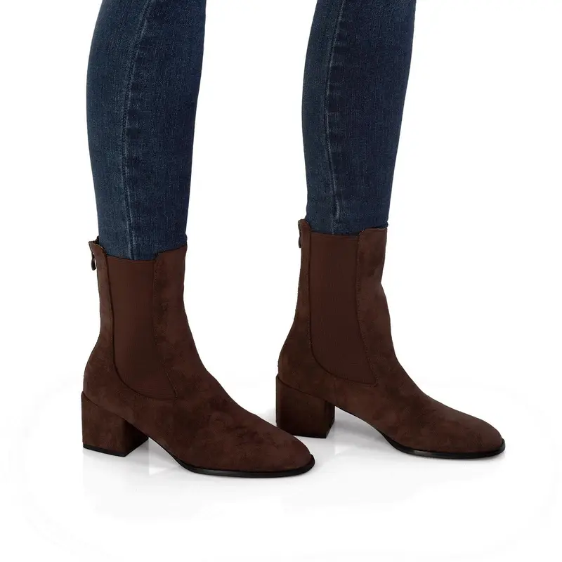 Stivaletti marroni con tacco basso