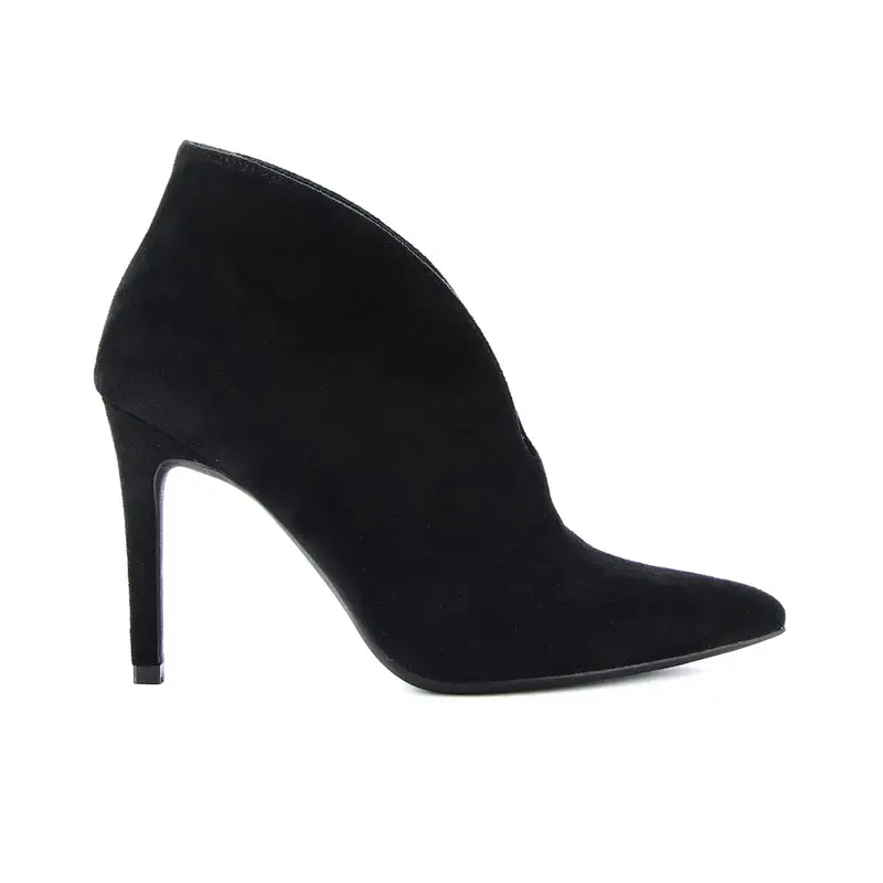 Stivaletti neri a punta con tacco alto