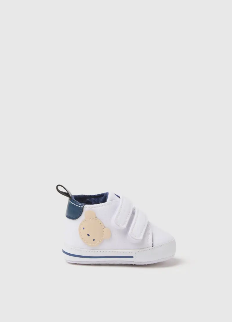 Fagottino Scarpe Bianche Da Neonato In Tela