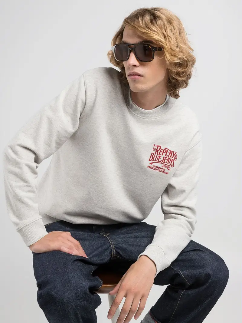 Felpa Con Ricamo Sul Petto