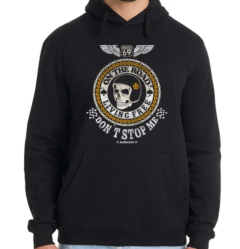 Felpa uomo con cappuccio sulla road living libero