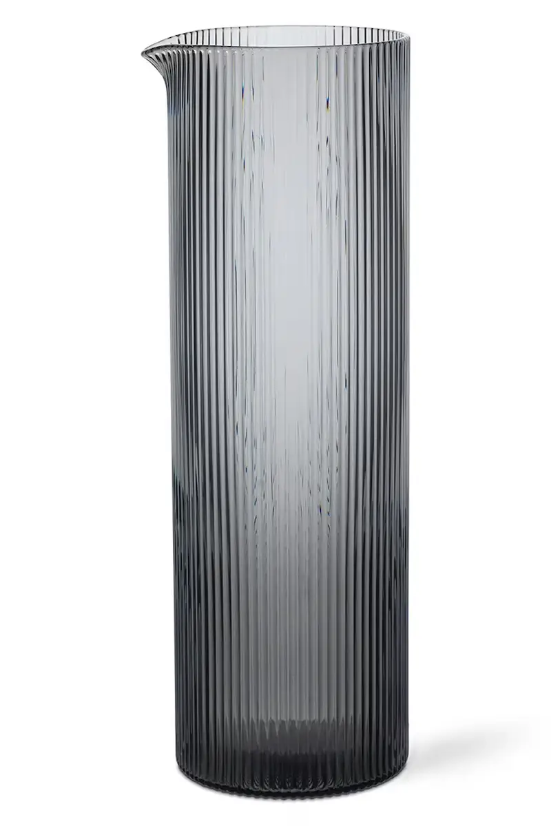 caraffa per il vino colore grigio