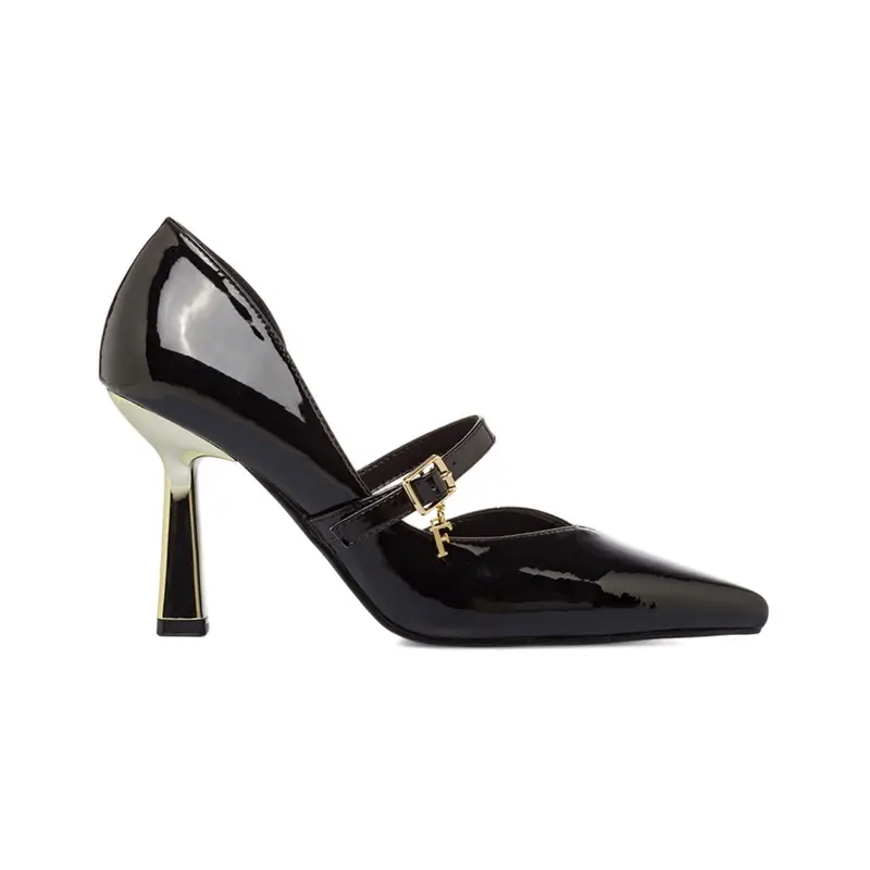 Decolletè nere lucide a punta da donna con tacco alto cromato a rocchetto e charm