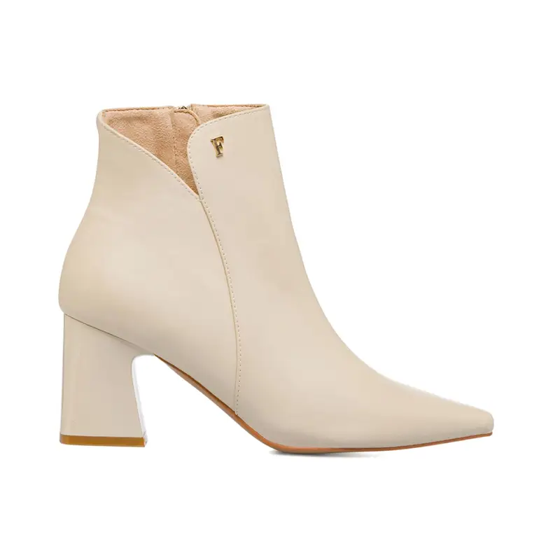 Stivaletti bianchi eleganti in pelle da donna con tacco medio largo e logo