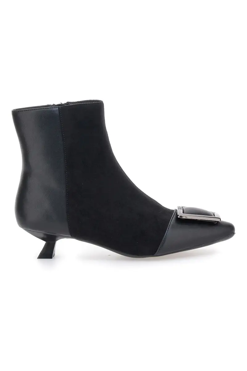 Stivaletti neri con tacco basso e fibbia Ferre' F693C714 [NERO]