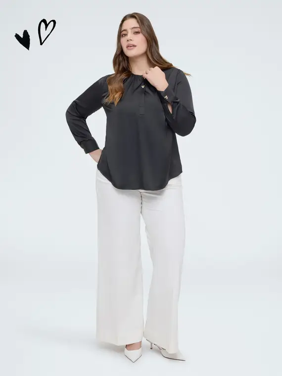 Blusa in raso con bottoni a forma di cuore Donna, Nero (56 IT)