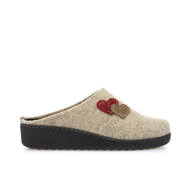 Ciabatte da casa beige con zeppina e cuori