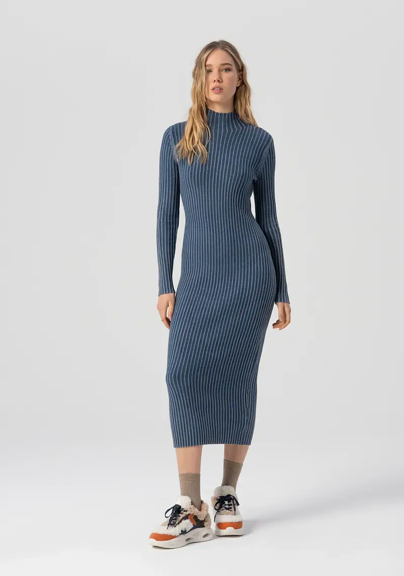 Abito aderente lungo in maglia a coste