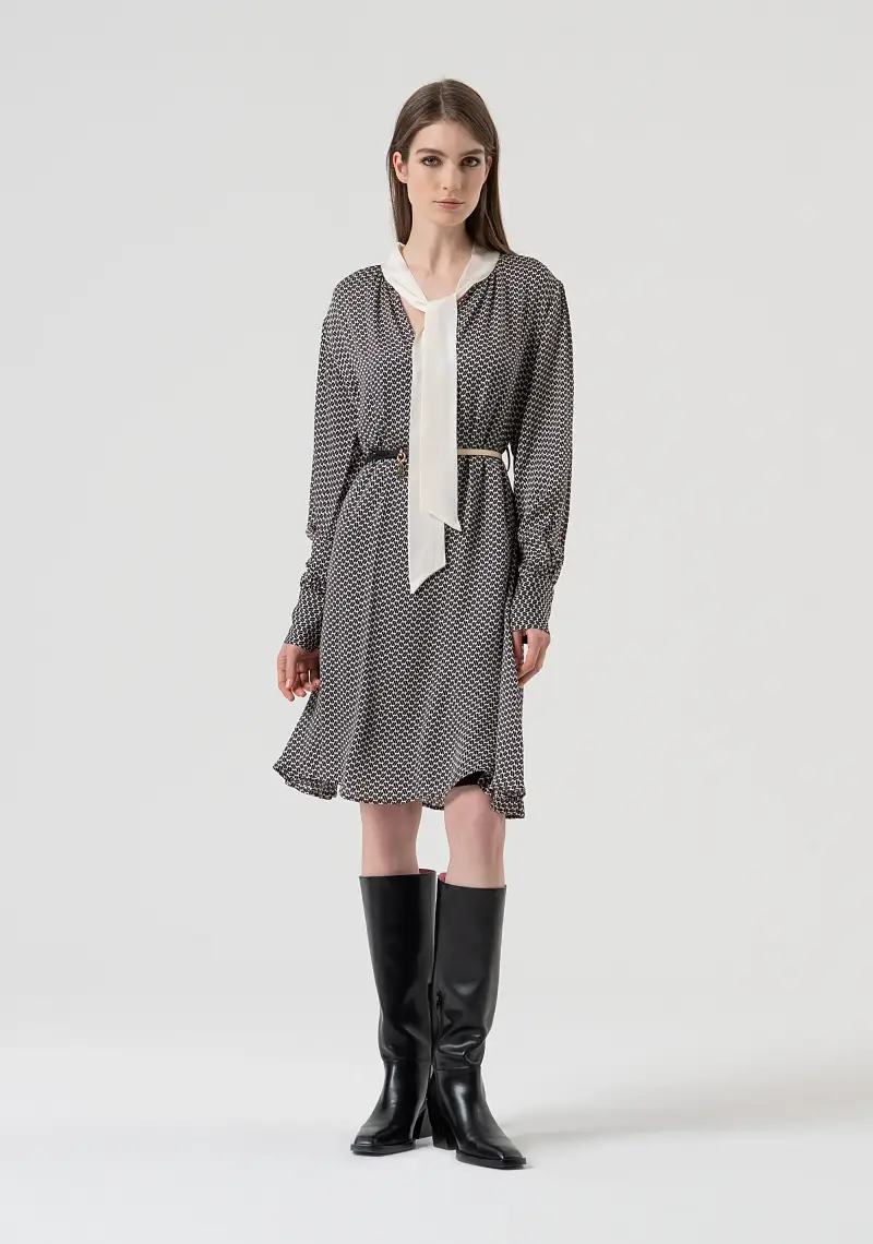 Abito flare con seta in fantasia geometrica