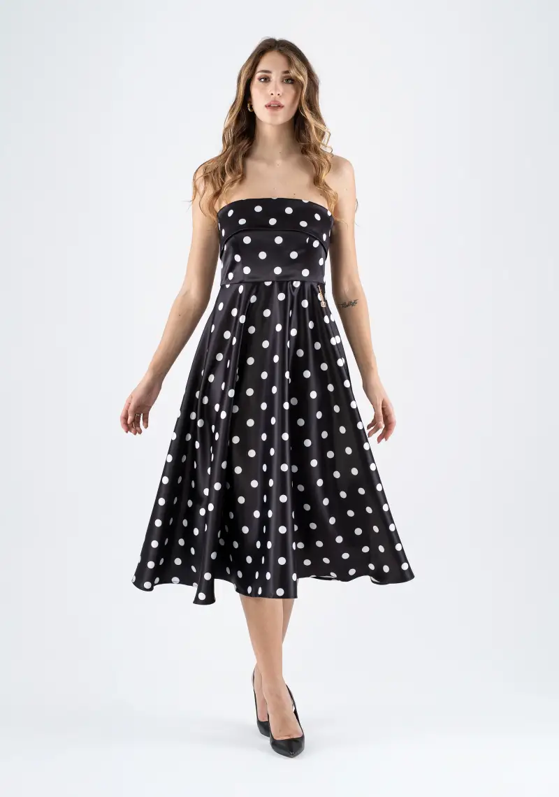 Abito midi a pois con scollo dritto e corpino strutturato