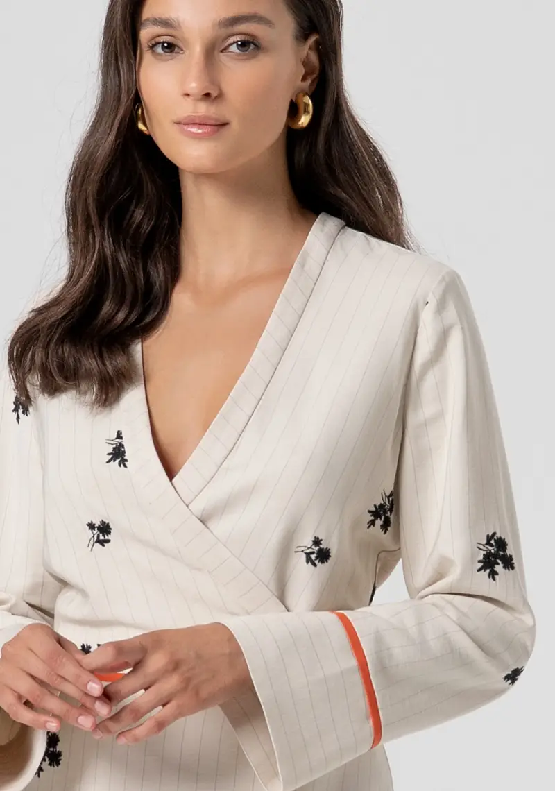 Abito regular midi in fantasia gessata con fiori miniatura 2