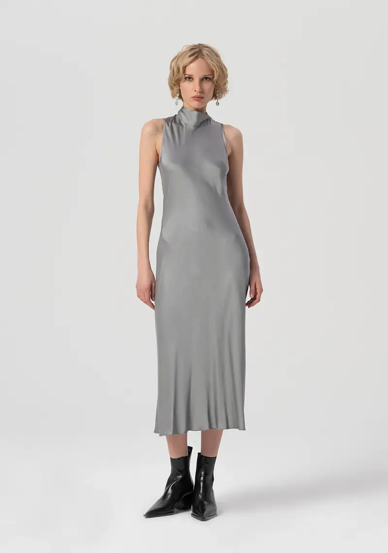 Abito senza maniche in raso midi