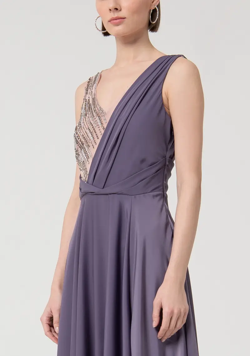 Abito senza maniche lungo con inserto in tulle ed applicazioni gioiello miniatura 2