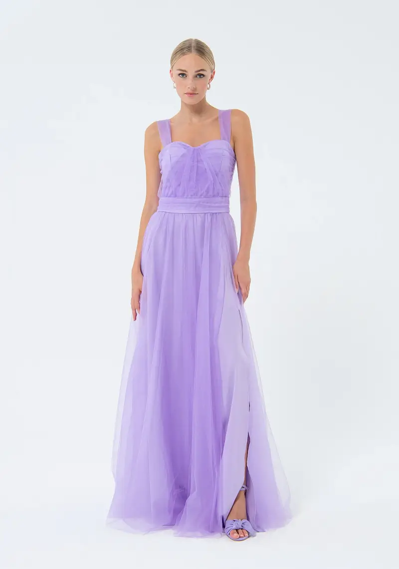 Abito senza maniche lungo con tulle