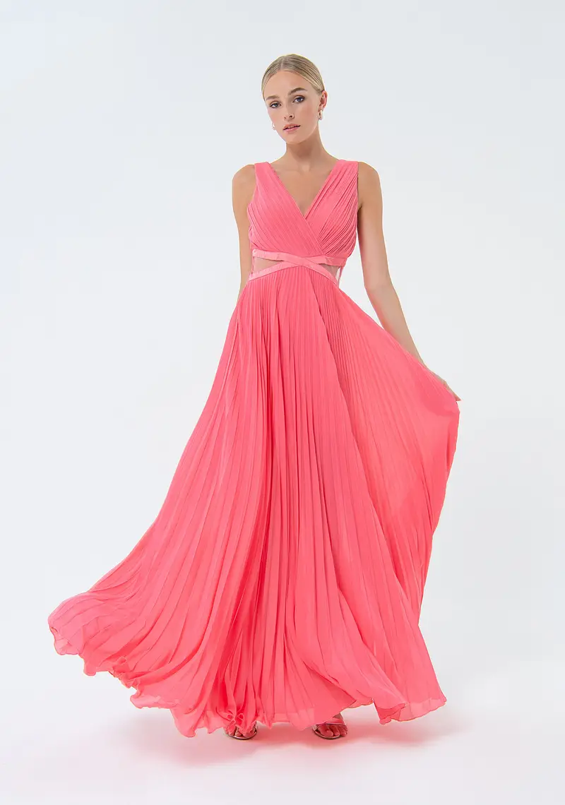 Abito senza maniche lungo in tessuto plissettato