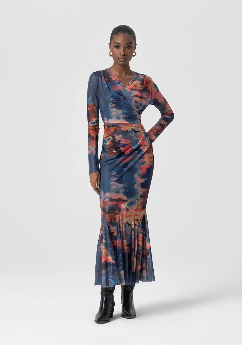 Abito slim lungo con fantasia astratta