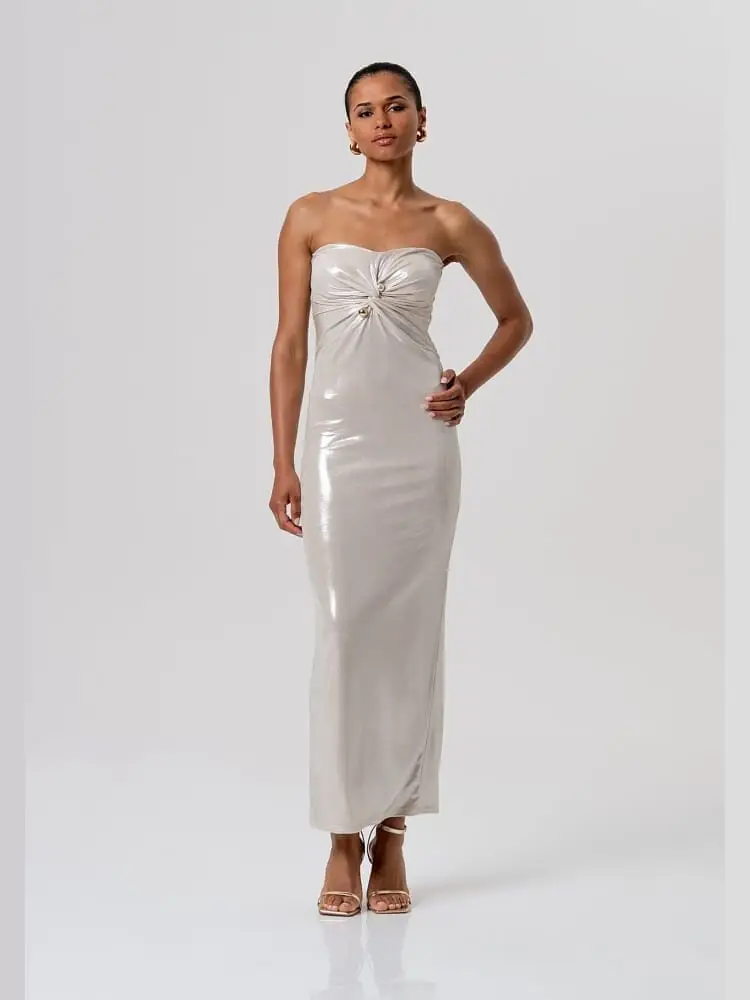 abito slim lungo in tessuto spalmato oro