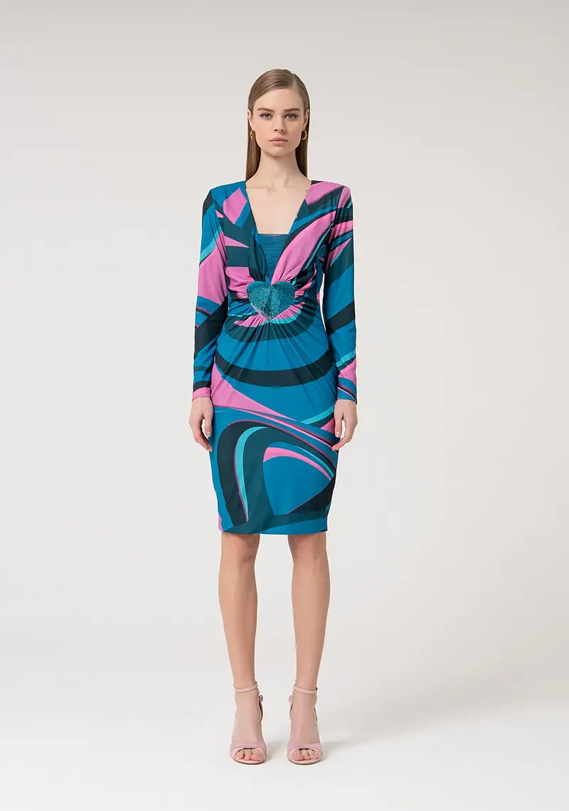 Abito slim midi in fantasia astratta con patch cuore in paillettes