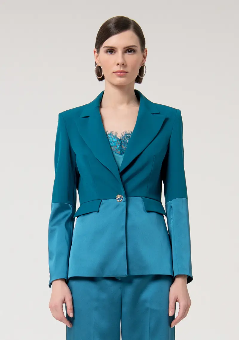 Blazer slim monopetto con inserto in raso