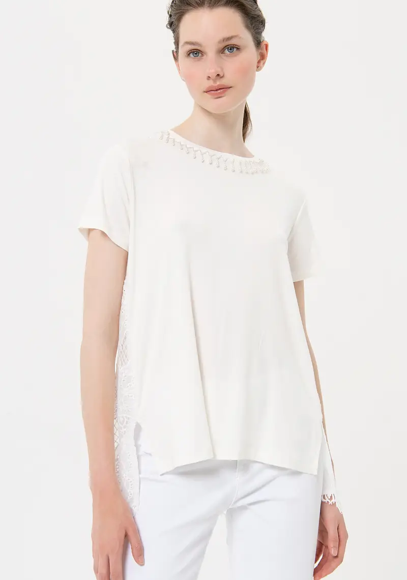 Blusa ampia con inserto in pizzo sul retro