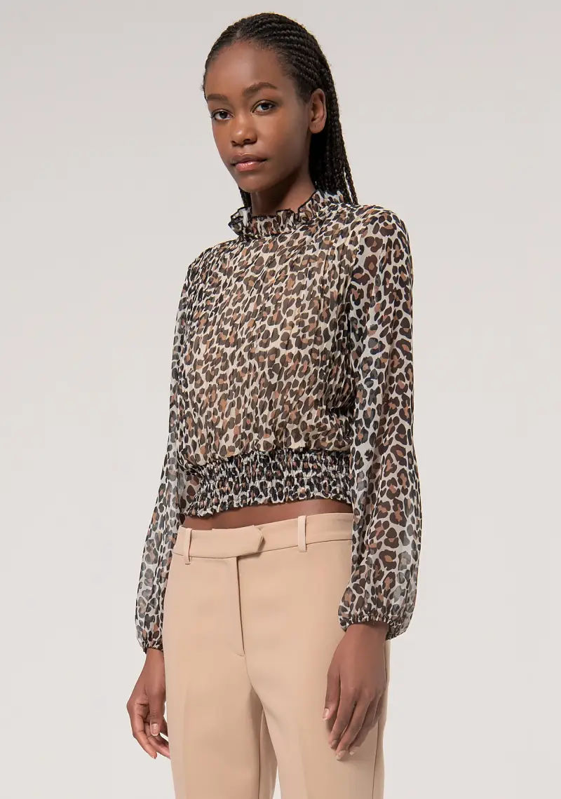 Blusa cropped plissettata in fantasia animalier miniatura 2