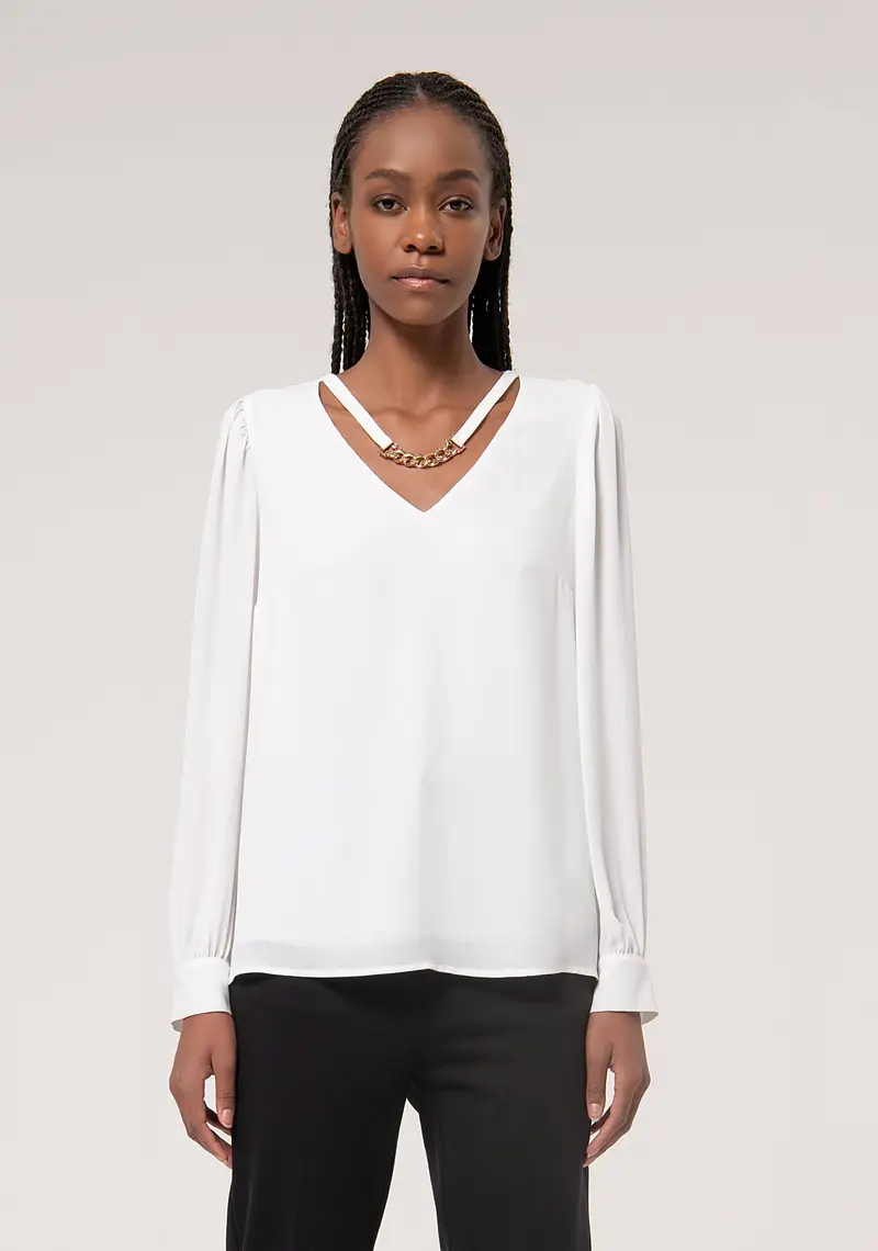Blusa linea ad A con accessorio collana