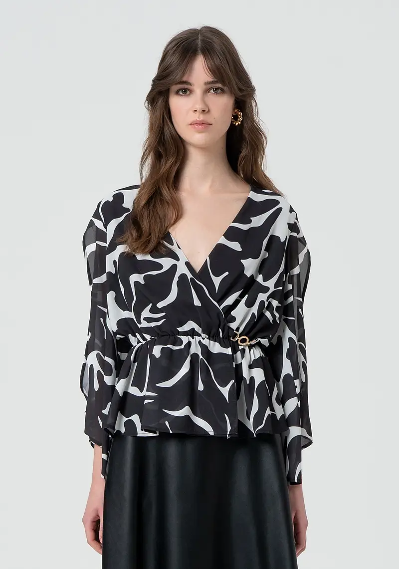 Blusa regular in fantasia floreale