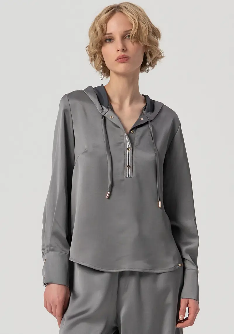 Blusa regular in raso con cappuccio