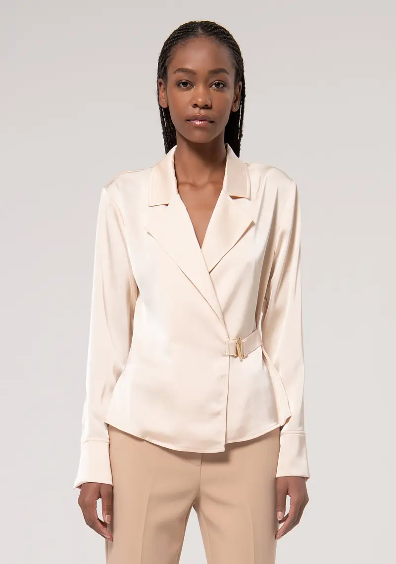 Blusa regular in raso